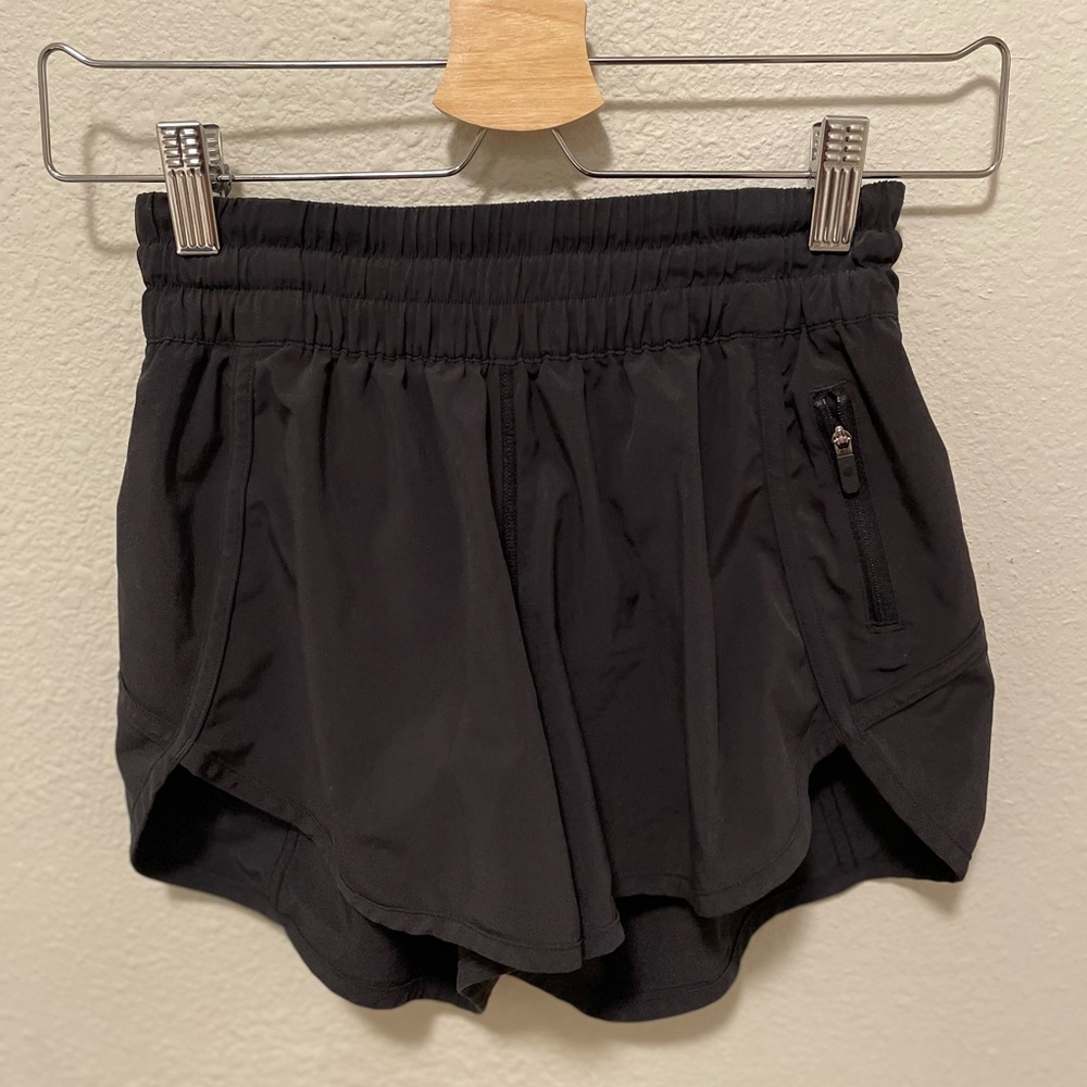 lululemon Tracker Low-Rise Short 4”